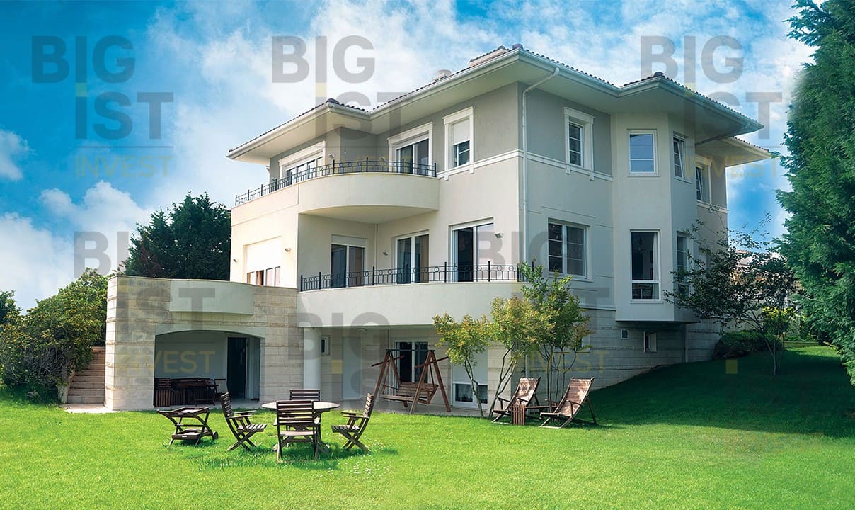 Magnificent Villa Right Next to the Marina