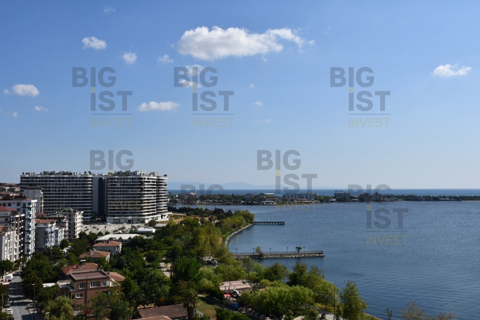 Apartments with Unique Lake View near Istanbul Canal