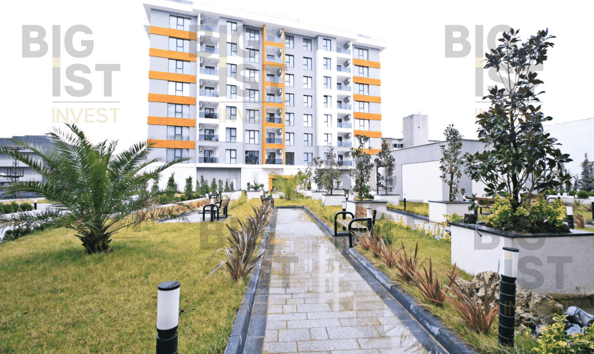 Central Property Right Next to Lake — photo 8